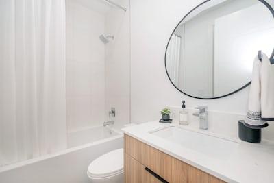 Moderne badkamer met Sanibroyeur mogelijkheden